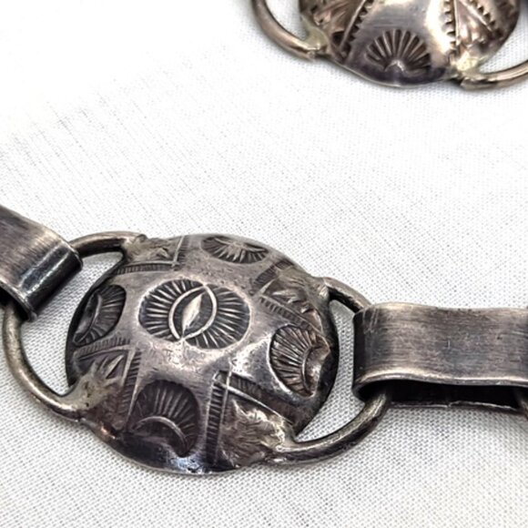 VINTAGE ~ AUTHENTIC CONCHO BELT ~ TEPEES & SUNBURSTS ~ 44.5" ~ OLD PAWN SILVER - Picture 6 of 14